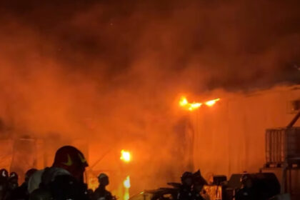 video incendiu puternic la o hala din sectorul 1 al capitalei pompierii intervin cu peste 20 de autospeciale a fost emis mesaj ro alert 6a7ea28a0a572