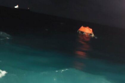 video interventie dramatica in largul marii negre zona sfantu gheorghe persoane salvate dupa ce nava pe care se aflau a luat foc si s a scufundat 6a90927da8309