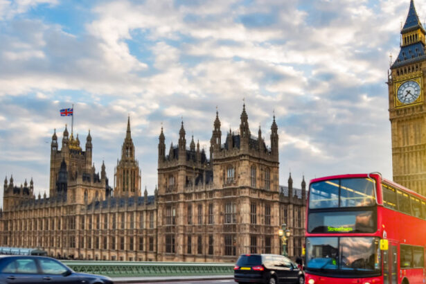 video jigniti de politicienii extremisti romanii din londra primesc aprecieri de la primarul sadiq khan mesajul transmis prin digi24 6a91097fdb8f4