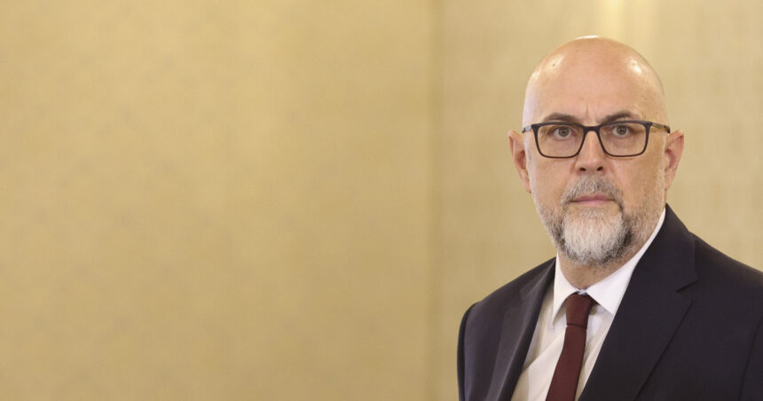 video kelemen hunor nu as incuraja sa se vina cu proiectul legii salarizarii in parlament fara un acord politic nu are cum sa iasa bine 6a7af13c4c3b8