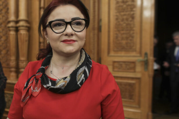 video liberala cristina traila este audiata la dna iasi a fost pusa sub acuzare in dosarul lui fanel bogos surse 6a8d5ef9be32c