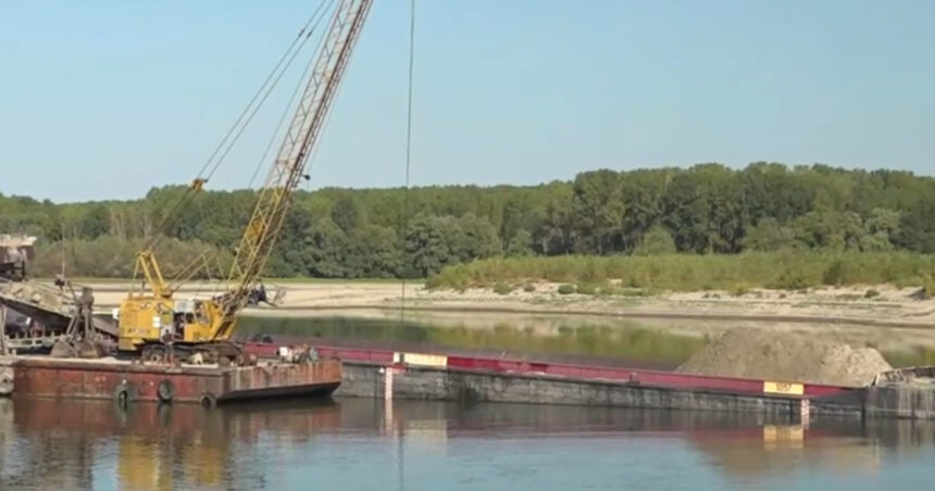 video lucrarile de dragare pe dunare au inceput pentru a creste debitul fluviului in zona centralei nucleare de la cernavoda 6a7acde8935f5