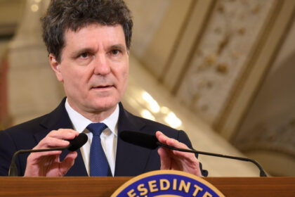 video nicusor dan apel catre romani tara se stabilizeaza financiar si va fi mai bine romania functioneaza ce spune de trecerea la euro 6a6dc202ac708