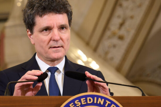 video nicusor dan apel catre romani tara se stabilizeaza financiar si va fi mai bine romania functioneaza ce spune de trecerea la euro 6a6dc202ac708