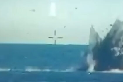 video noi imagini cu neutralizarea controlata a resturilor dronei maritime lovite de avionul f 16 fortele monitorizeaza permanent situatia 6a875b23337b8