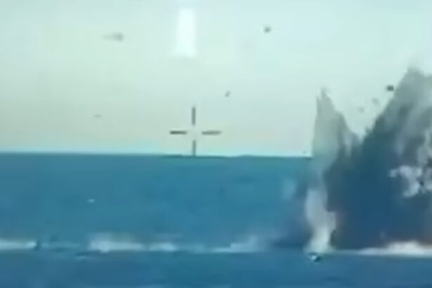 video noi imagini cu neutralizarea controlata a resturilor dronei maritime lovite de avionul f 16 fortele monitorizeaza permanent situatia 6a875b23337b8