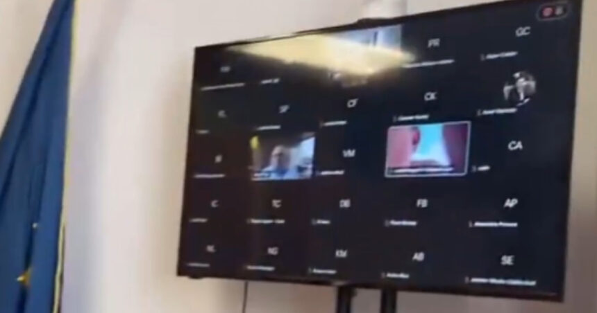 video scena bizara in parlament un senator pnl a aparut dezbracat in fata colegilor cine e in pielea goala acolo 6a8d9e35824c5
