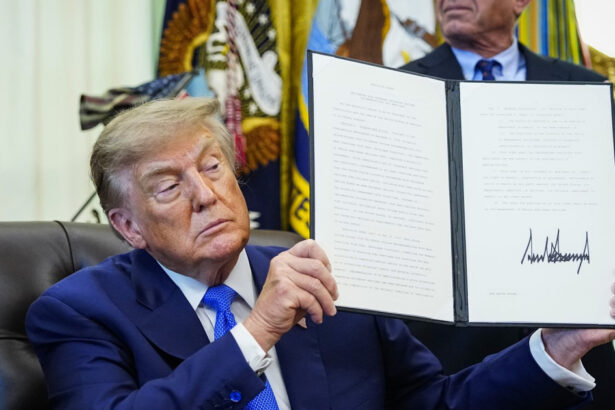 video trump noi recomandari in privinta vaccinarii copiilor si falsa legatura cu autismul vorbeste de doze de marimea unei sticle de suc 6a7abfc9b5858