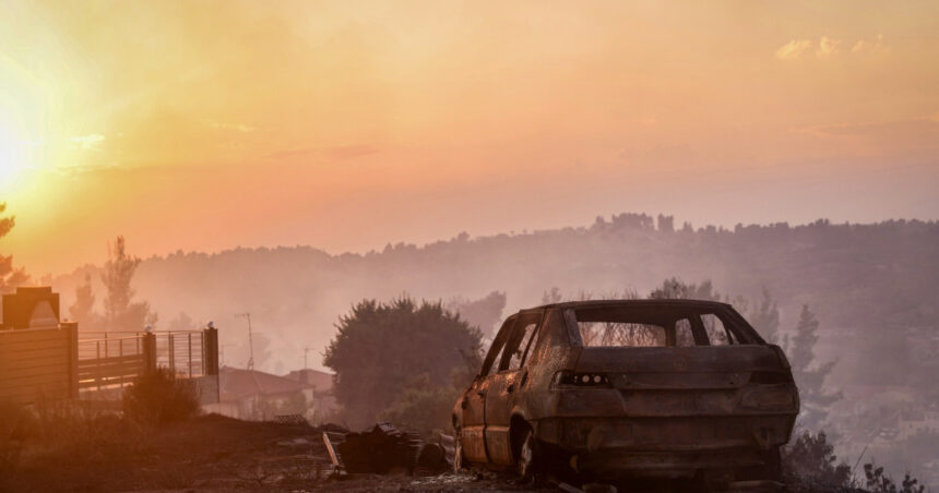 zid de foc de 30 de metri in grecia sute de turisti evacuati pe mare din calea incendiilor care devasteaza europa 6a7ed0af14bf7