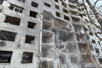 bloc lovit de o bomba ghidata ruseasca in harkiv au fost ranite 22 de persoane inclusiv copii 6aba1f38845cf