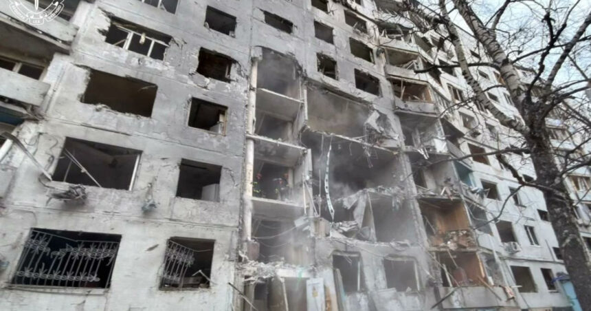 bloc lovit de o bomba ghidata ruseasca in harkiv au fost ranite 22 de persoane inclusiv copii 6aba1f38845cf