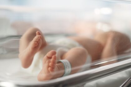 fetele pot fi mai atrase de chipuri decat de obiecte inca din primele zile de viata 6abceb582800c