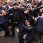 inca 14 persoane propuse pentru arestare dupa violentele de la protestul fermierilor din piata victoriei alte 10 sunt deja in arest 6ab3cbb1c8239