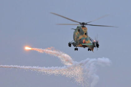 mapn o drona a intrat in spatiul aerian national avioane de vanatoare si un elicopter militar au fost ridicate in aer 6ab8b64a3be8e