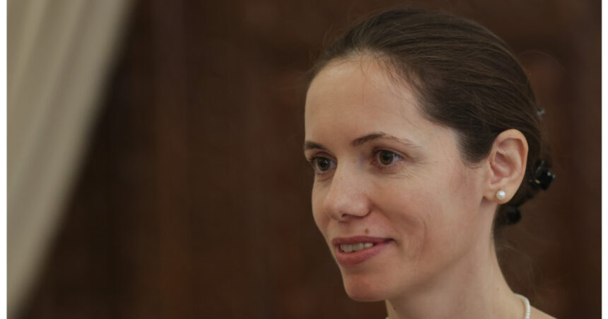 mirabela gradinaru si maia sandu impreuna la o conferinta despre siguranta copiilor pe internet la chisinau 6a990e99a33f3