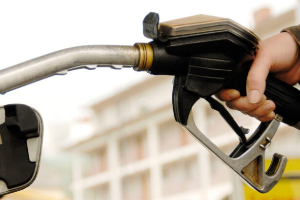 motorina s a ieftinit cu 17 bani pe litru dupa ce acciza a fost redusa cu 25 pretul ar putea creste insa din nou 6a966b9a0f027