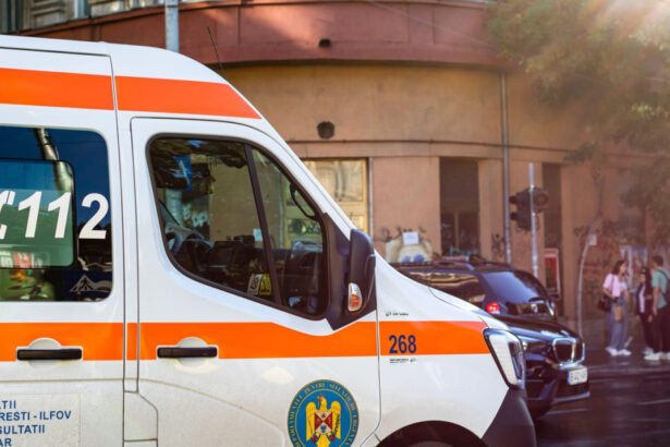 opt persoane care au atacat in luna august o ambulanta care transporta un pacient au fost trimise in judecata 6abd098cd63a8