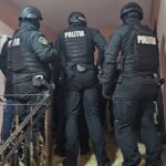 perchezitii in tulcea intr un dosar de evaziune fiscala si fals politistii au gasit medicamente expirate pesticide si peste 5 kilograme de tutun 6ab62052c36c8