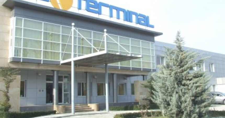 salariatii oil terminal anunta greva generala ce revendicari au si cum reactioneaza conducerea companiei 6a986d0b6d0cf