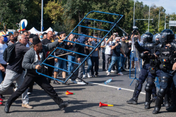 sase noi mandate de arestare dupa violentele din piata victoriei trei protestatari in arest preventiv iar alti trei la domiciliu 6ab5010423e12