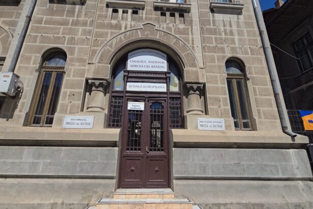 se incearca din nou salvarea unui simbol al constantei peste 62 de milioane de lei pentru reabilitarea colegiului mircea cel batran 6abaec8e40416