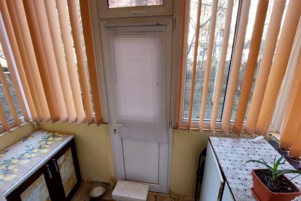 si a construit balcon si terasa fara autorizatie apoi si a recompartimentat casa tot ilegal iar acum trebuie sa demoleze tot 6ab6337b0061c