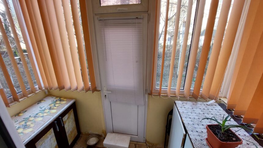 si a construit balcon si terasa fara autorizatie apoi si a recompartimentat casa tot ilegal iar acum trebuie sa demoleze tot 6ab6337b0061c