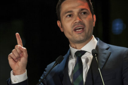 sighiartau prestatia politica a lui grindeanu de un ridicol care ne aduce aminte de ciolacu continua declinul inceput in era dragnea 6ab557cc57951