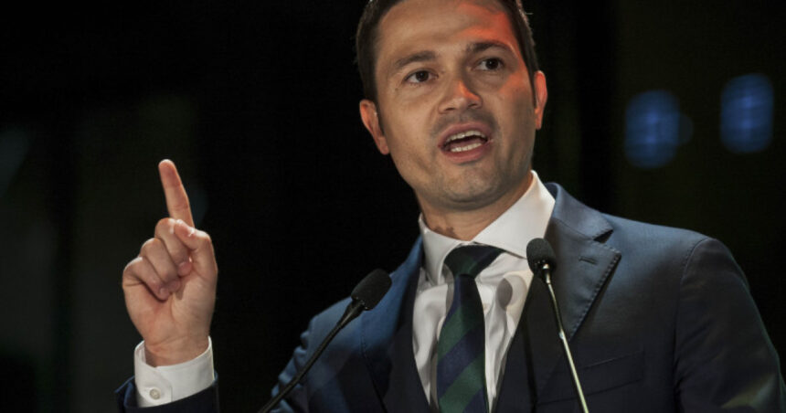sighiartau prestatia politica a lui grindeanu de un ridicol care ne aduce aminte de ciolacu continua declinul inceput in era dragnea 6ab557cc5b324
