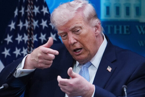 trump neaga ca i a propus lui xi sa cumpere arme americane probabil ca le ar placea fabricam echipamente mai bune decat ei 6abade12290a2