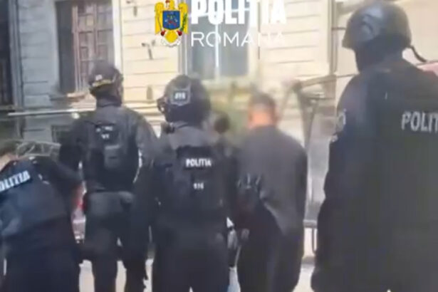video metoda falsul accident folosita pentru a obtine mii de lei de la soferi in bucuresti perchezitii si trei persoane retinute 6a9920ad8414c