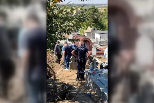 video noi saci cu oase umane descoperiti in cimitirul din slatina ipoteza anchetatorilor dupa gasirea unei cripte false 6ab51d1d406d2
