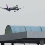 video un avion cu sute de pasageri a facut o aterizare de urgenta pe aeroportul otopeni dupa ce ar fi lovit o pasare 6ab7ce4250c27