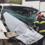 accident pe dn1 in ciolpani un autobuz s a ciocnit cu o autoutilitara isu intervine cu ambulanta masina de descarcerare elicopter 6adf7057663db