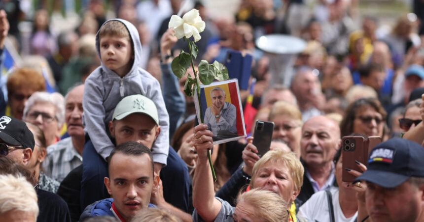 aproape 100 de amenzi la protestele sustinatorilor lui calin georgescu de la arestul central au fost intocmite patru sesizari penale 6ac368c990295