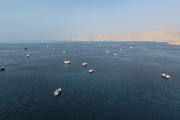 atacurile asupra navelor din stramtoarea ormuz au atins un nivel record exporturile de petrol in scadere 6ad1d7e46d7ec