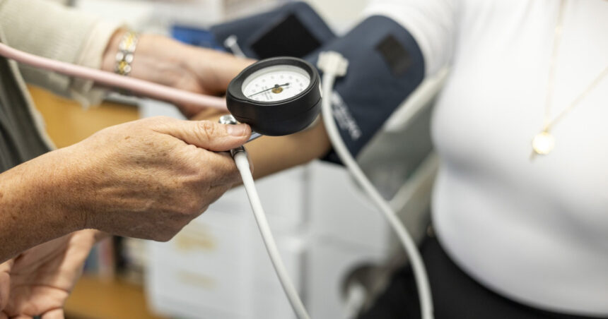 ce activitate simpla poate reduce tensiunea arteriala mai mult decat 30 de minute de exercitii fizice moderate studiu 6ad4f97166093