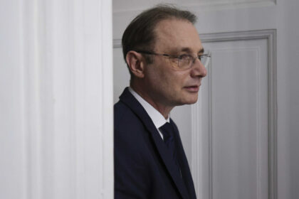 culise luca niculescu nu si depune mandatul si cere un pact de neagresiune intre partide ce variante de guvern are pe masa 6acd25895fd3e