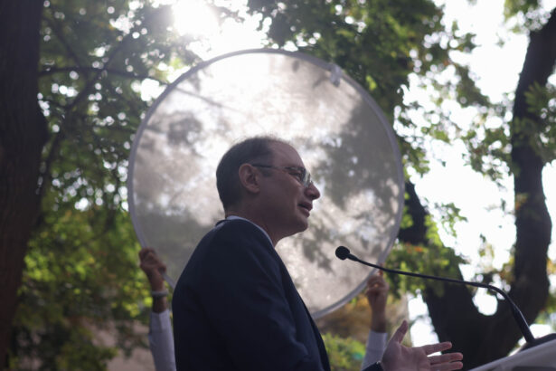 cum raspunde luca niculescu intrebat daca isi va depune mandatul inainte de votul in parlament 6ac9d2c3074a2