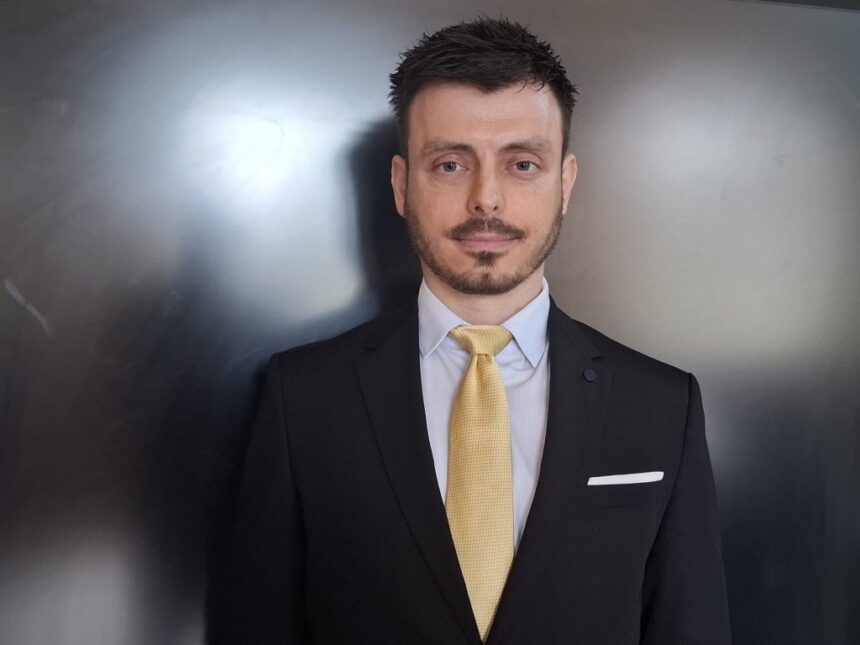 dumitru paris dupa preluarea atributiilor de prefect impreuna cu intreaga echipa vom asigura continuitatea activitatii institutiei 6ac1fbab636f3
