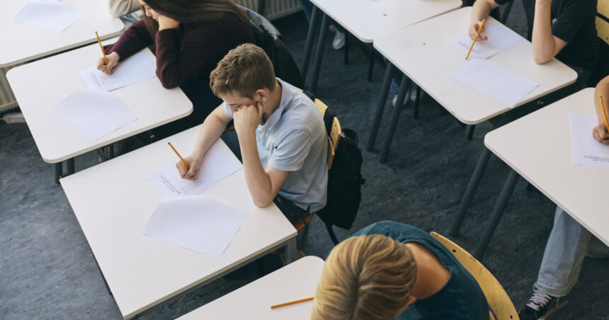 evaluarea nationala 2027 ministerul educatiei a anuntat calendarul oficial cand au loc simularea si examenul 6ad72841e8d2c