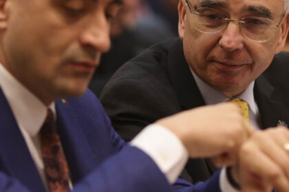 exclusiv apelul lui simion de eliberare a lui georgescu interpretat de peiu e catre stat sa nu cada iar in pacat ca pe vremea lui basescu 6aca2e2c836ea