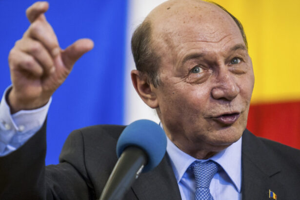 exclusiv ipoteza lui traian basescu dupa decizia standardpoors privind ratingul romaniei eu zic ca au o legatura 6ac2b5a7c9ea7