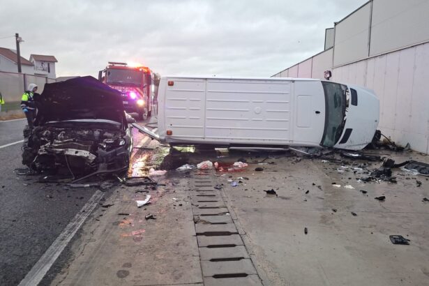 foto accident grav pe dn 22 la lumina cinci persoane ranite una inconstienta 6ad5a14010f79