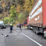foto trafic rutier blocat pe valea oltului in urma unui accident rutier o persoana incarcerata 6ada31616f978