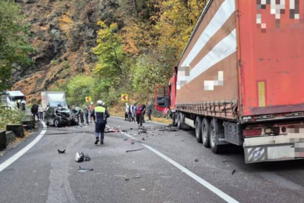 foto trafic rutier blocat pe valea oltului in urma unui accident rutier o persoana incarcerata 6ada31616f978