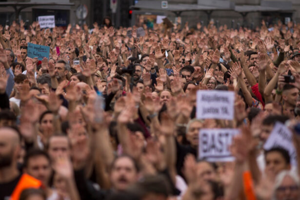 galerie foto mii de oameni protesteaza in spania din cauza crizei locuintelor chiriile principala nemultumire 6ac13d5423fba