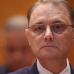 luca niculescu a anuntat unde va face prima vizita externa in calitate de premier dupa o discutie cu omologul sau 6ad89965824ea