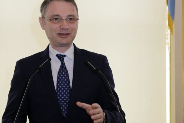 luca niculescu premierul desemnat continua luni intalnirile pentru conturarea unei majoritati discutii cu usr si cu minoritatile 6ac7786b2f00b