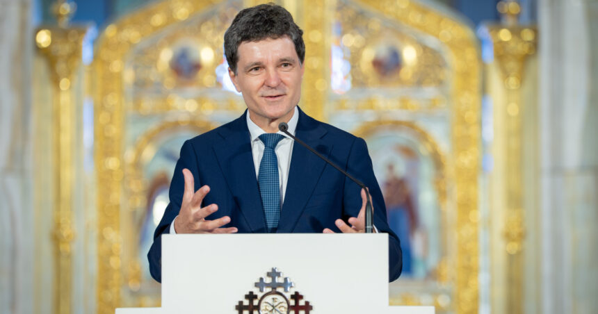 nicusor dan la biserica palatului cotroceni e important sa avem tot timpul in minte ca istoria nu incepe cu noi 6ac6a67a3c5e7